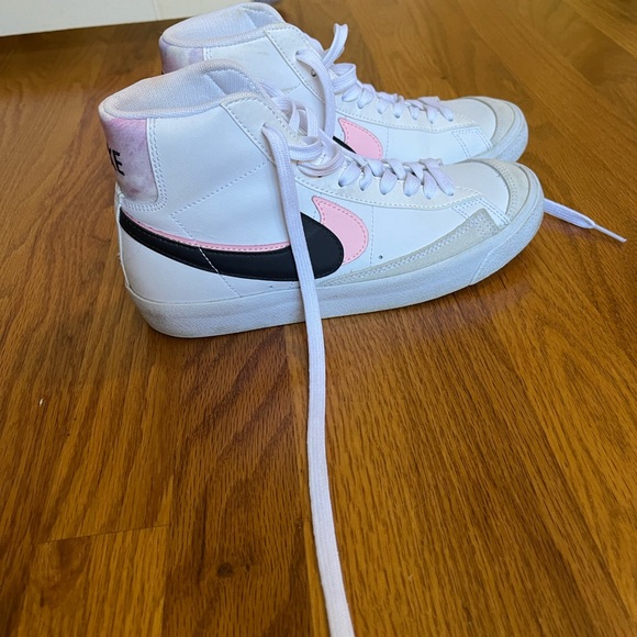 Like New 2021 Blazer Mid '77 SE GS 'White Arctic Punch - Picture 2 of 5